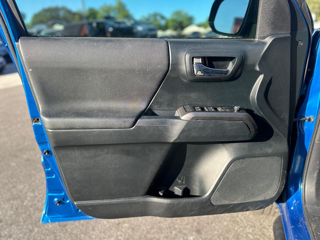 Toyota Tacoma TRD Off Road Double Cab 5' Bed V6 4x4 MT (Natl) 2017