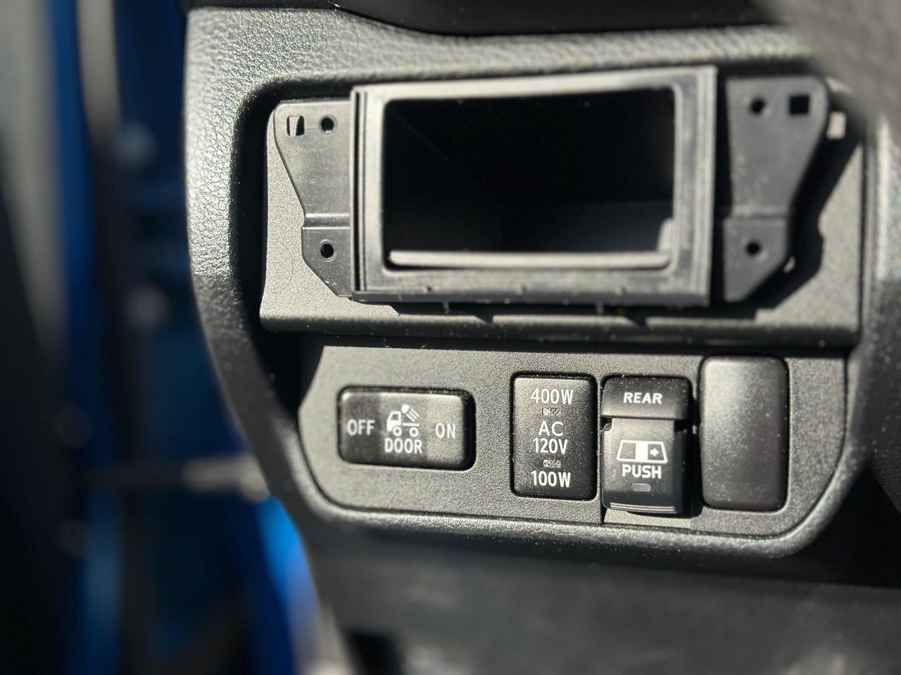 Toyota Tacoma TRD Off Road Double Cab 5' Bed V6 4x4 MT (Natl) 2017