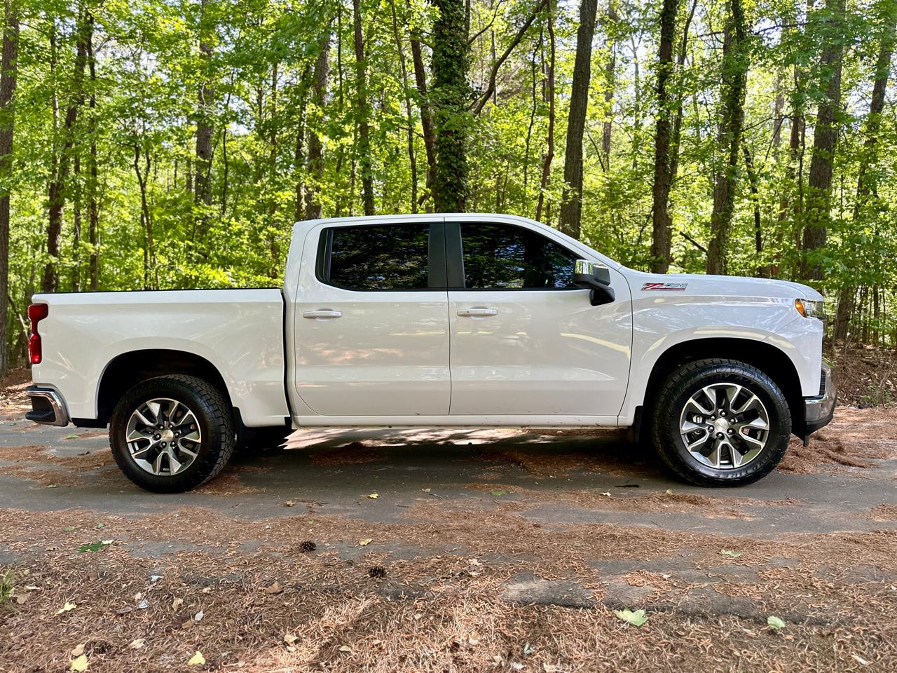 Chevrolet Silverado 1500 LTD 4WD Crew Cab 147" LT w/1LT 2022