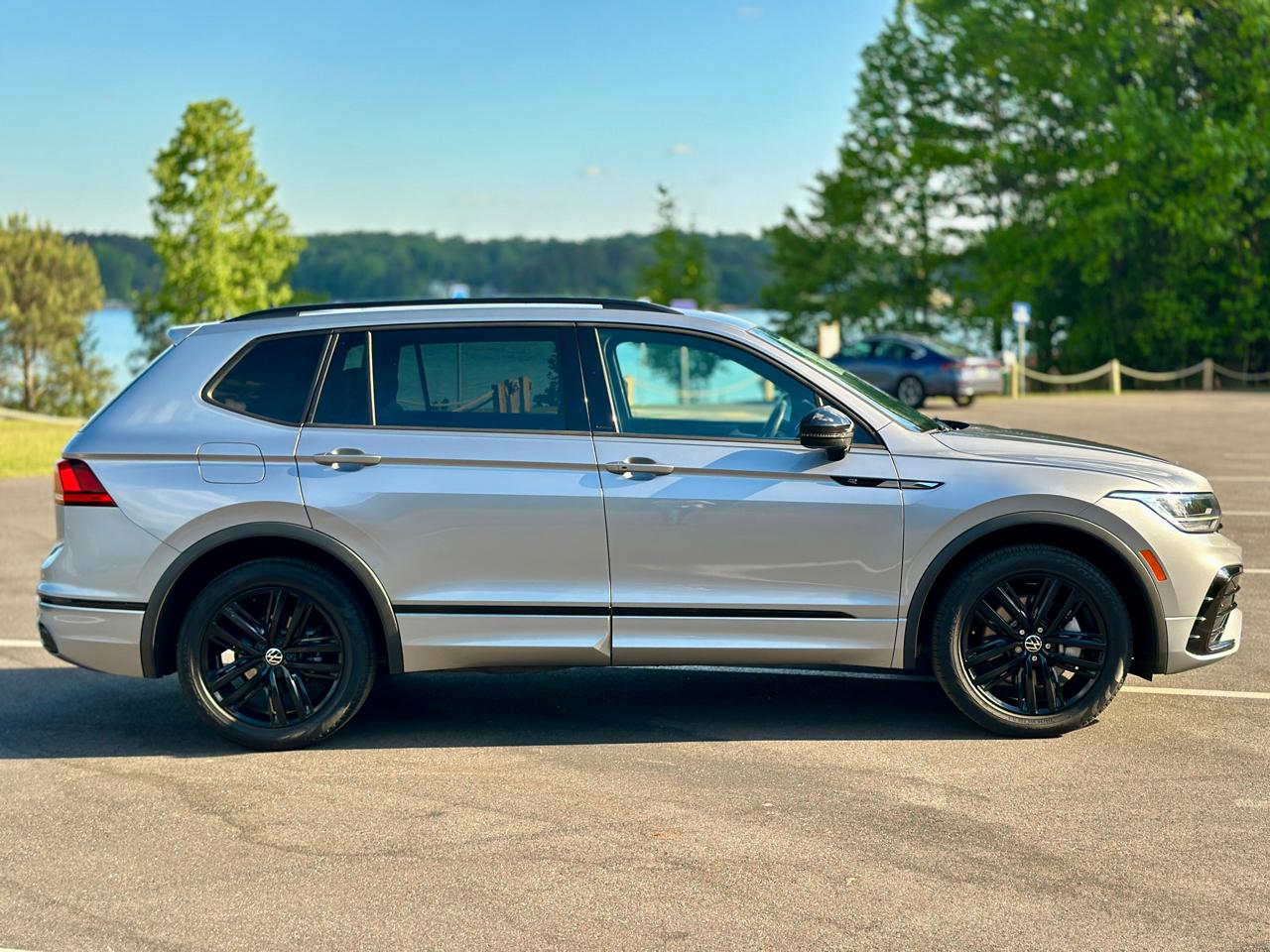 Volkswagen Tiguan 2.0T SE R-Line Black FWD 2022