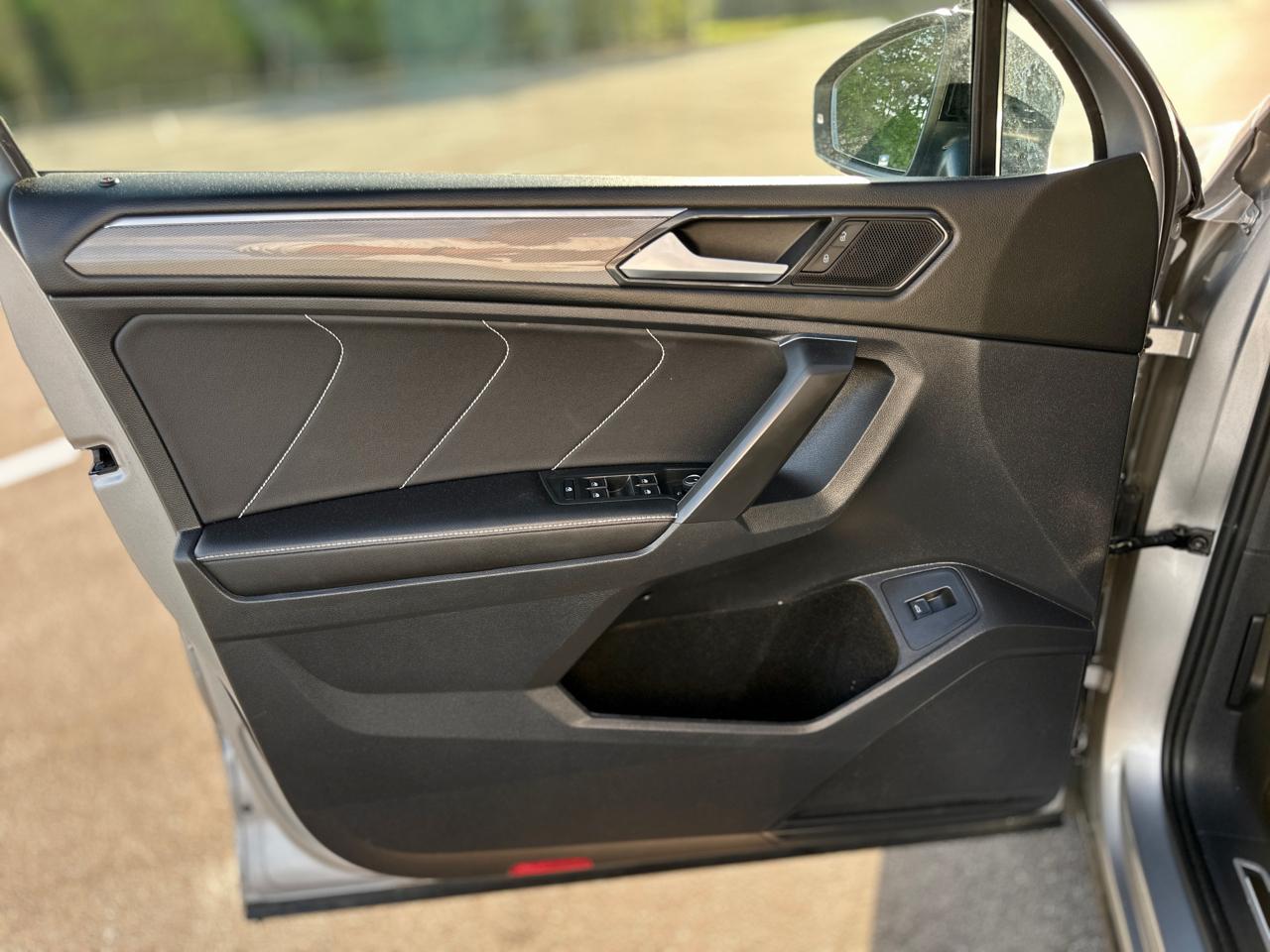 Volkswagen Tiguan 2.0T SE R-Line Black FWD 2022