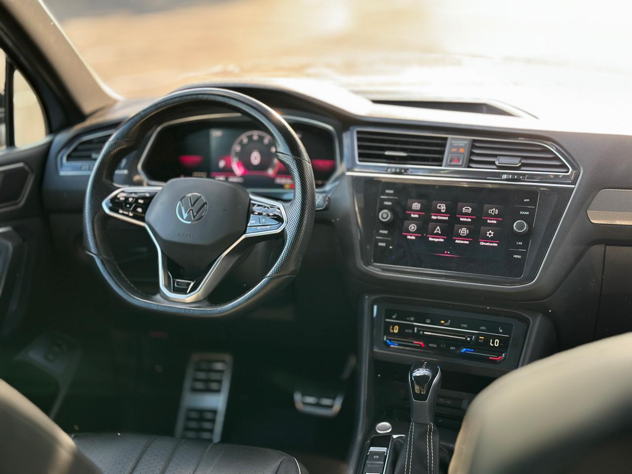 Volkswagen Tiguan 2.0T SE R-Line Black FWD 2022