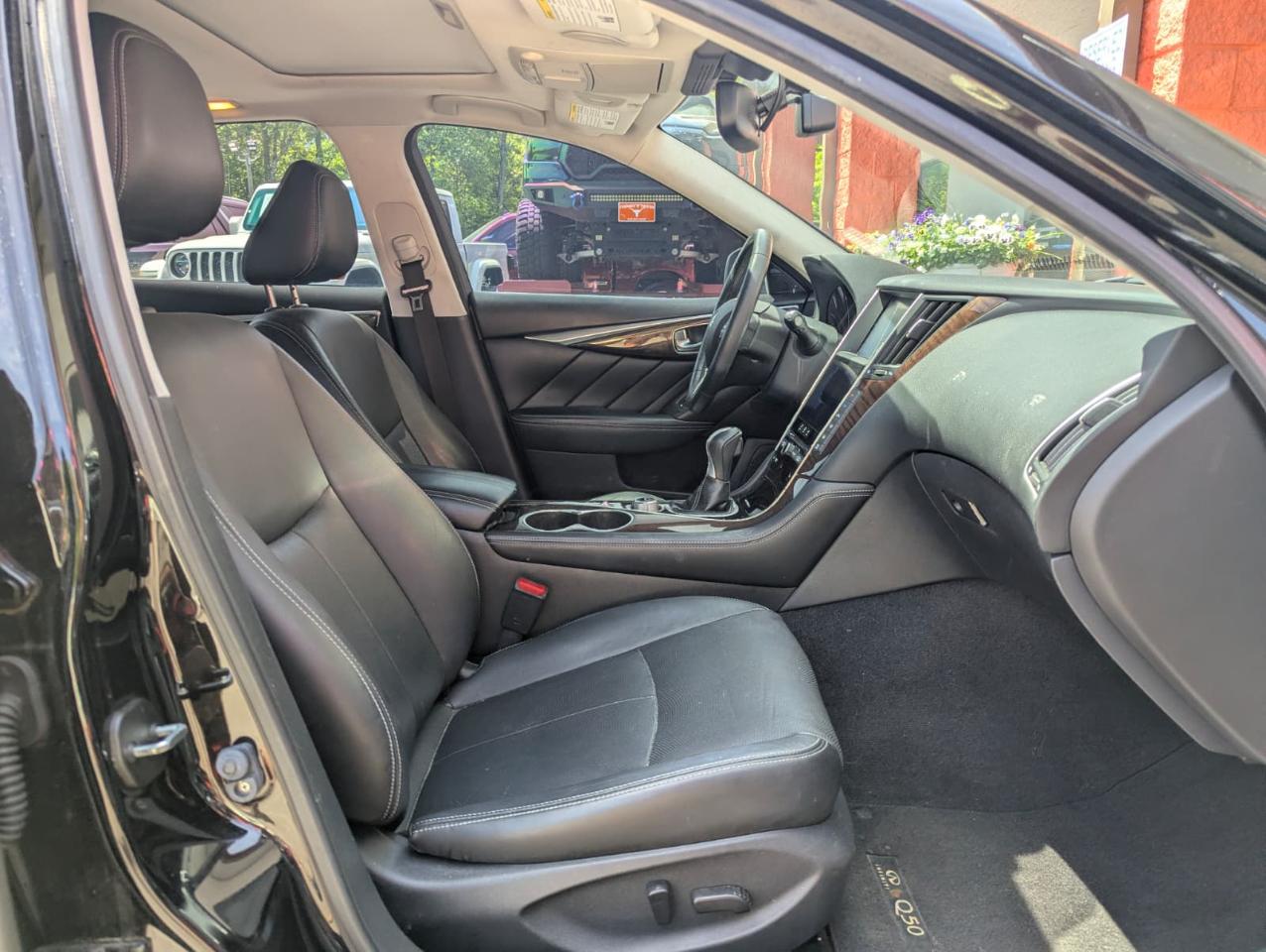 Infiniti Q50 4dr Sdn 3.0t Premium RWD 2016