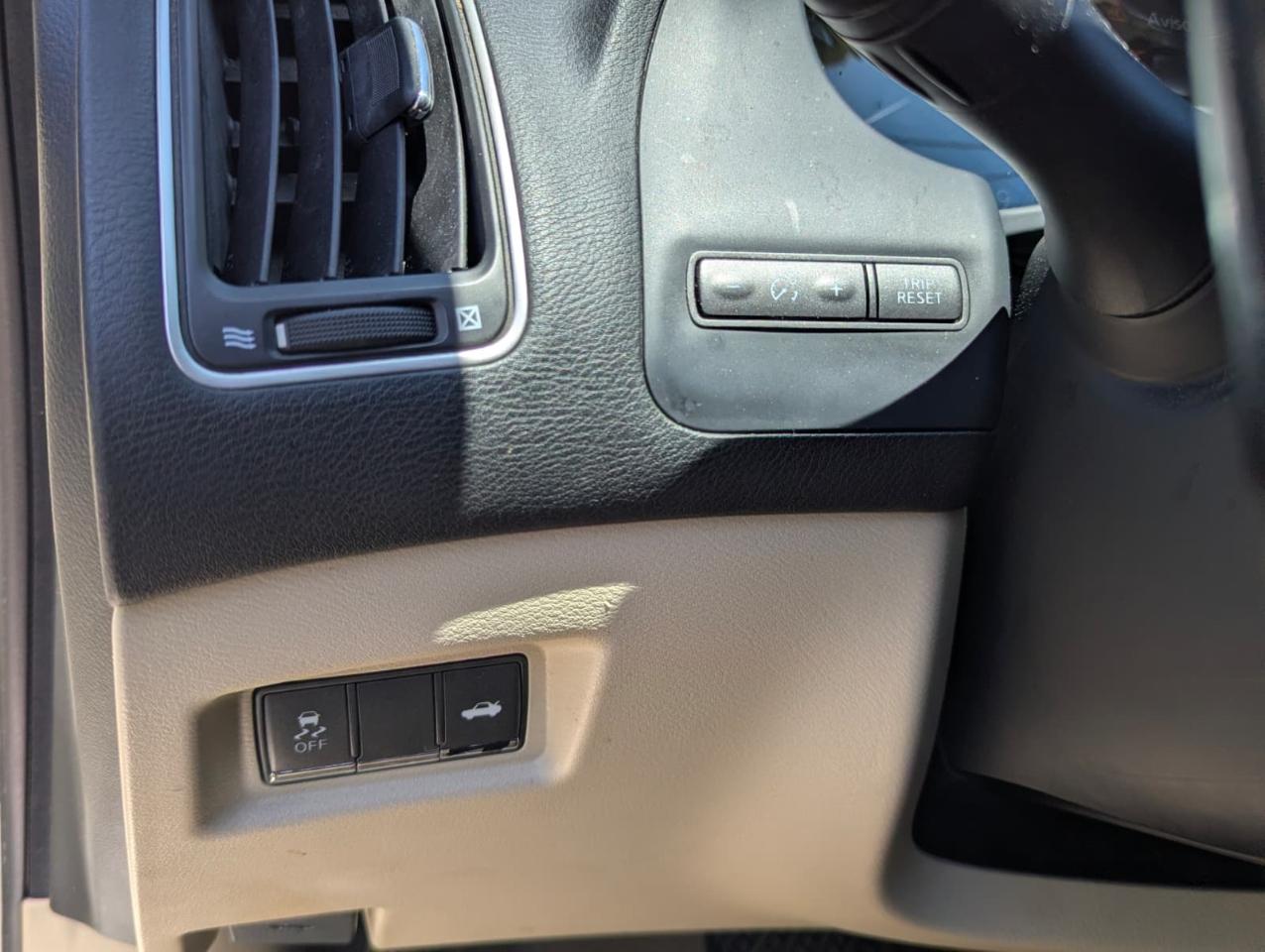 Infiniti Q50 4dr Sdn Premium RWD 2015