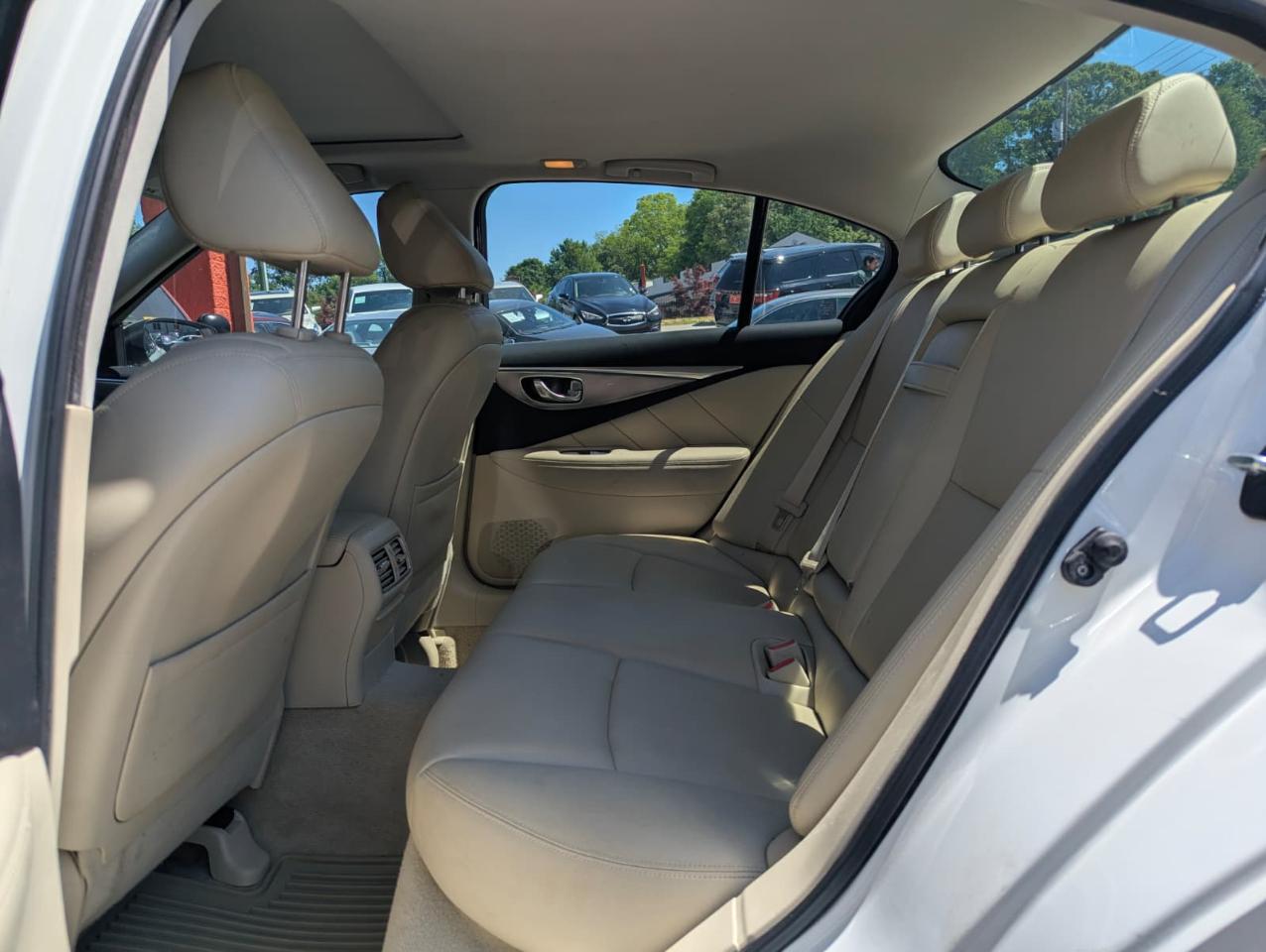 Infiniti Q50 4dr Sdn Premium RWD 2015