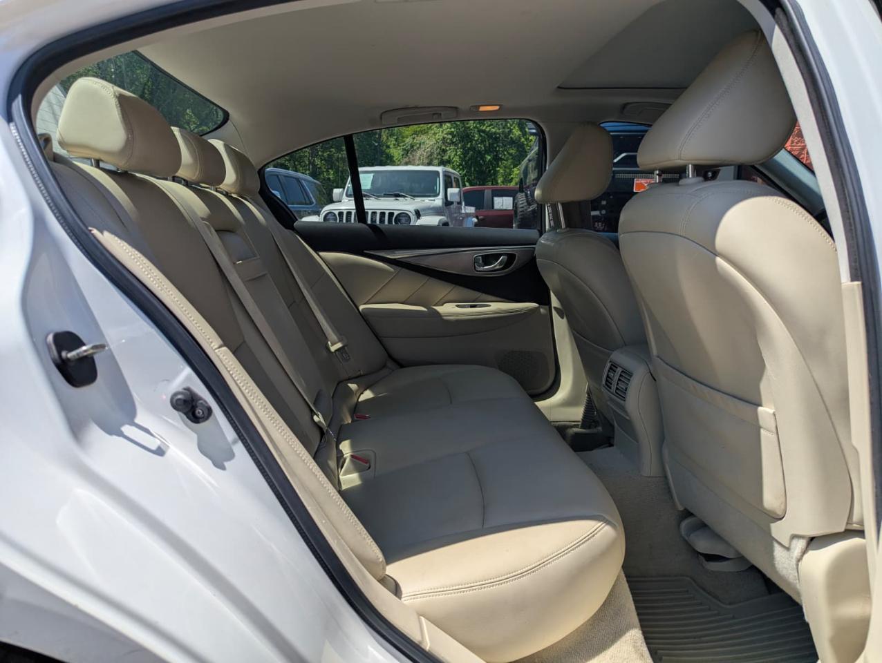 Infiniti Q50 4dr Sdn Premium RWD 2015