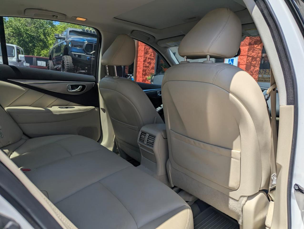 Infiniti Q50 4dr Sdn Premium RWD 2015