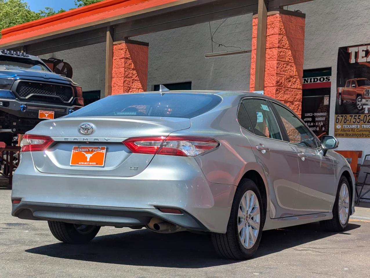 Toyota Camry LE Auto (Natl) 2020