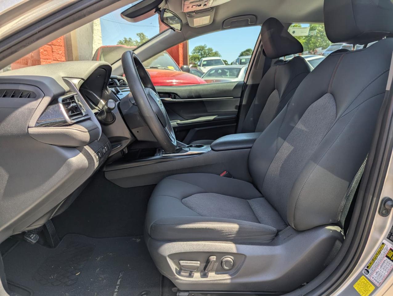 Toyota Camry LE Auto (Natl) 2020