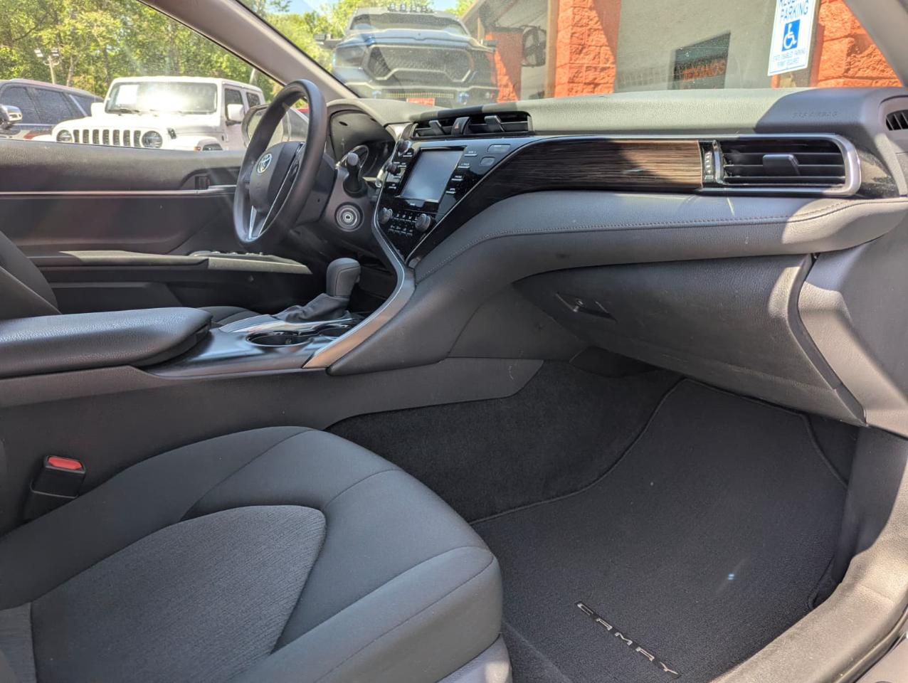 Toyota Camry LE Auto (Natl) 2020