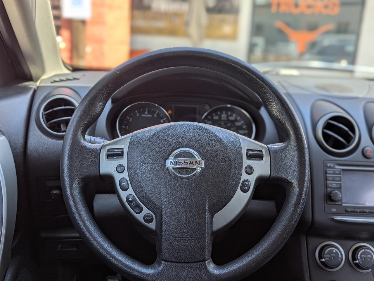 Nissan Rogue FWD 4dr SV 2011