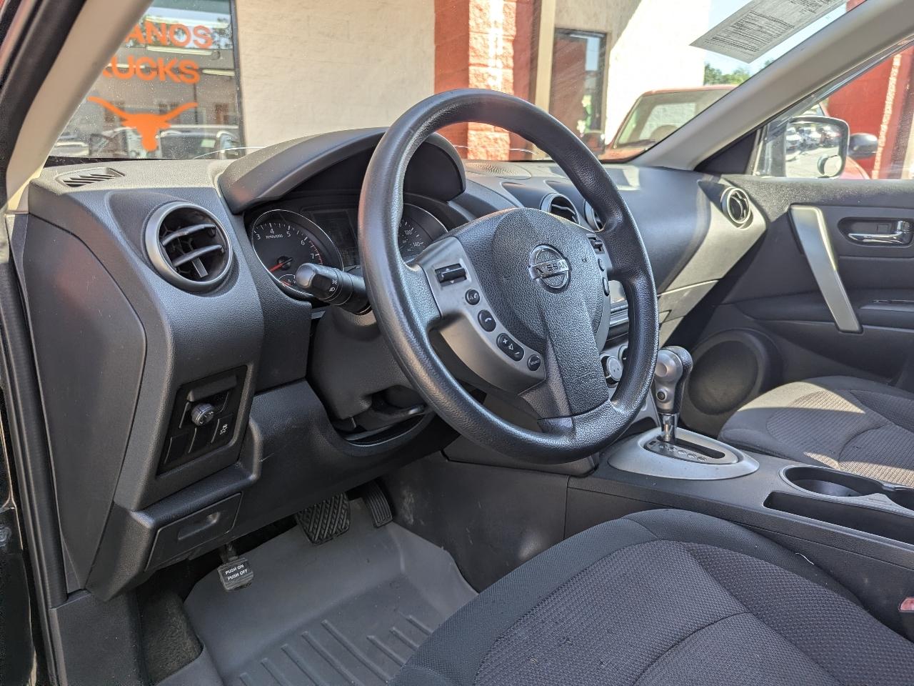 Nissan Rogue FWD 4dr SV 2011