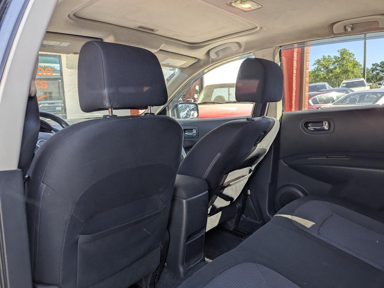 Nissan Rogue FWD 4dr SV 2011