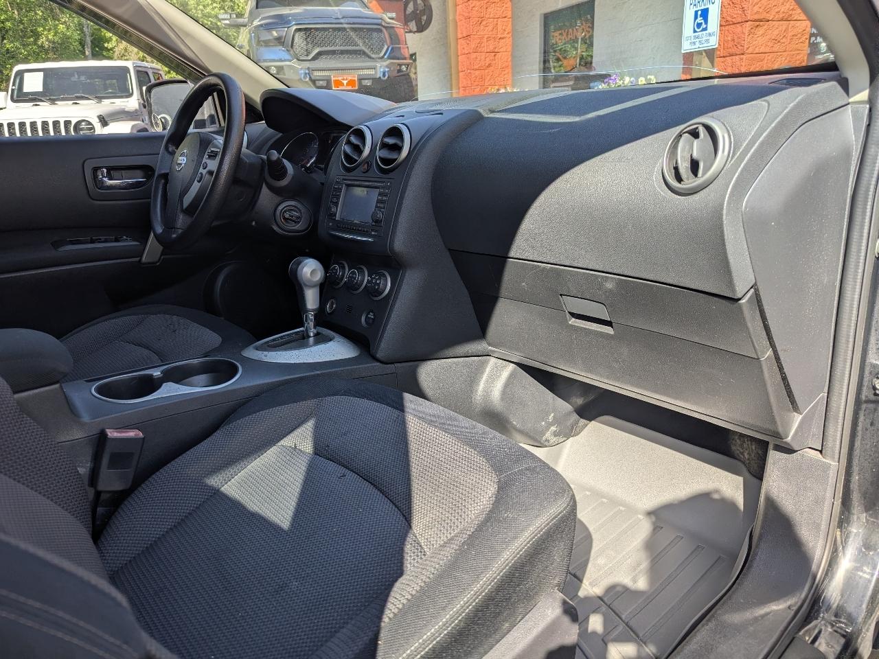 Nissan Rogue FWD 4dr SV 2011