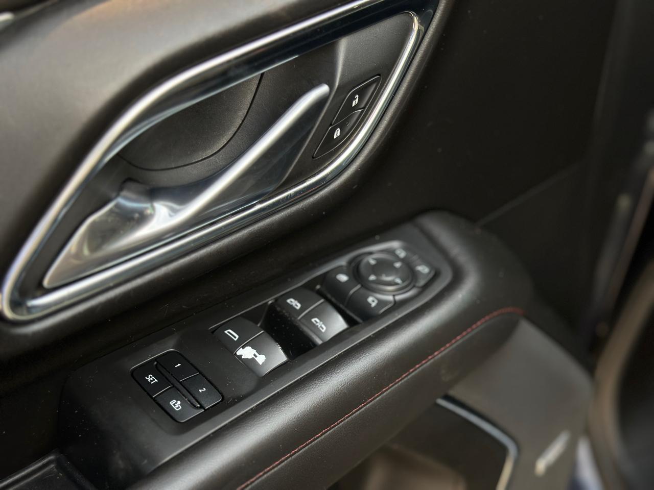 Chevrolet Suburban 4WD 4dr RST 2022