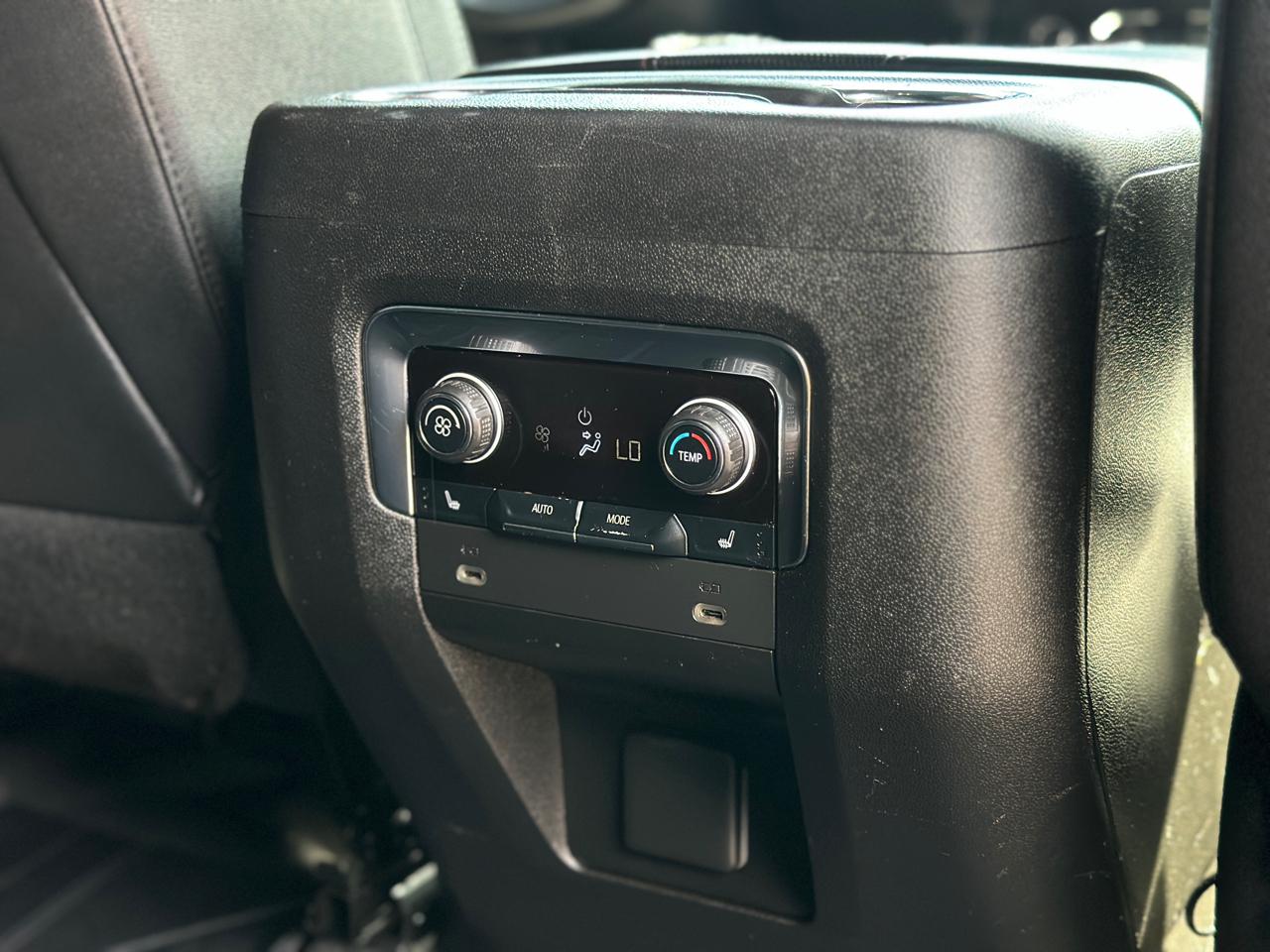 Chevrolet Suburban 4WD 4dr RST 2022