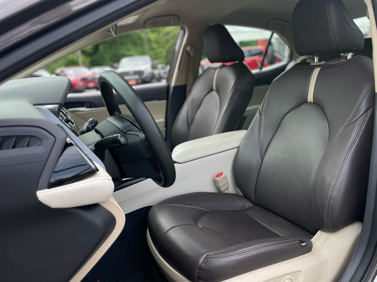 Toyota Camry L Auto (Natl) 2019