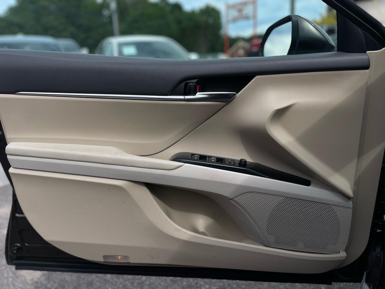 Toyota Camry L Auto (Natl) 2019