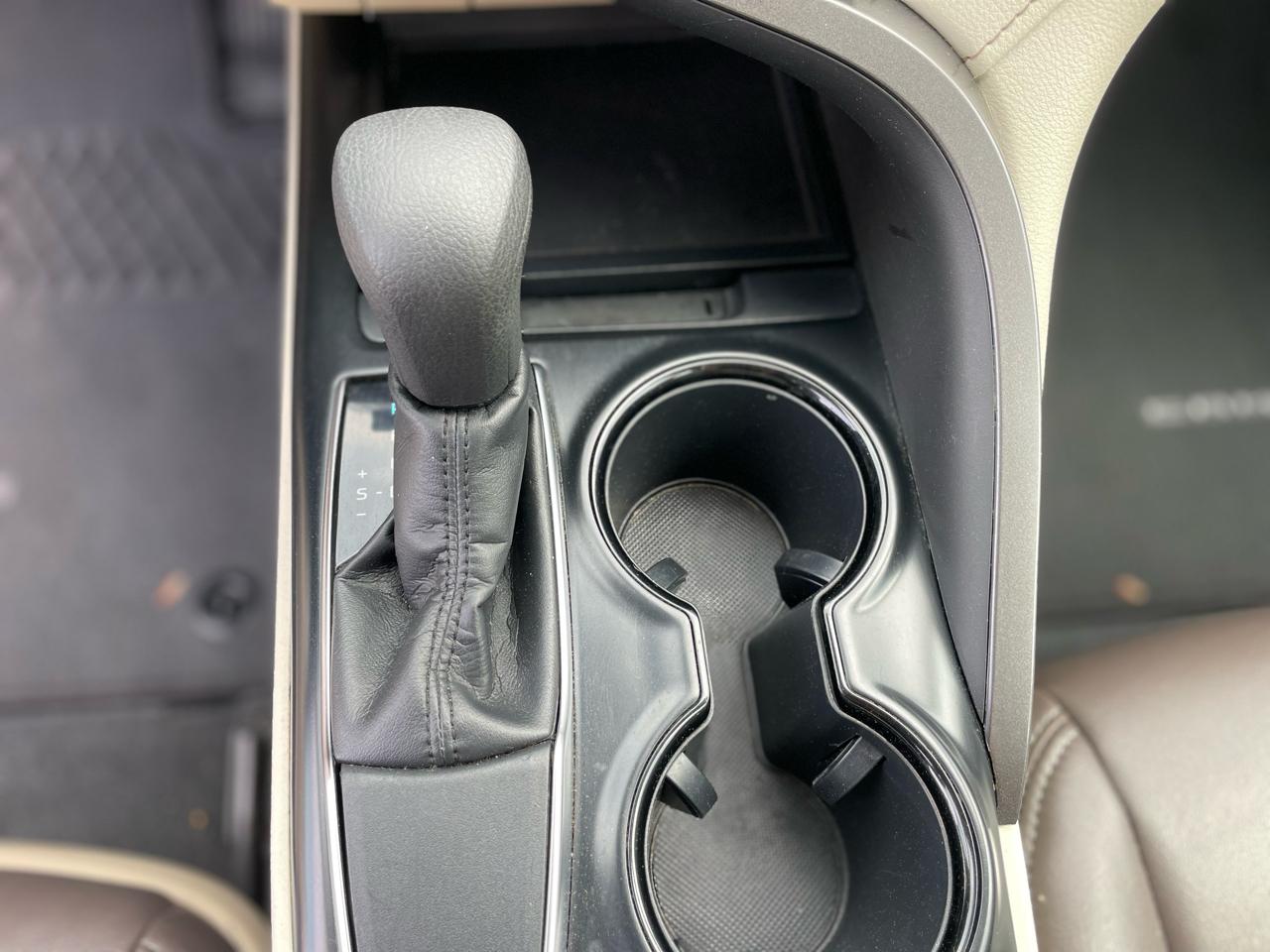 Toyota Camry L Auto (Natl) 2019
