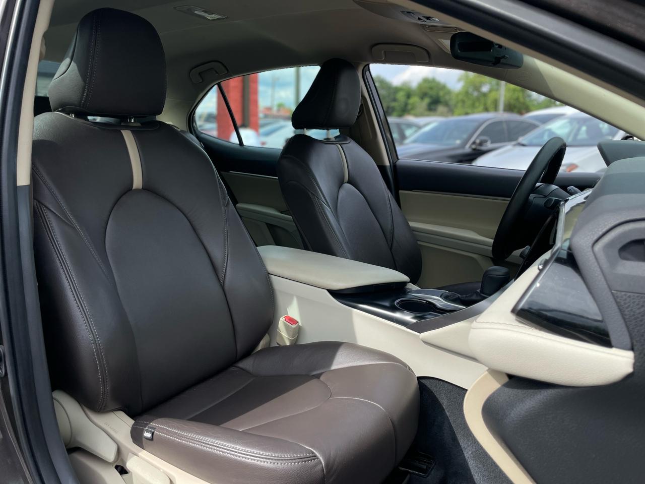 Toyota Camry L Auto (Natl) 2019