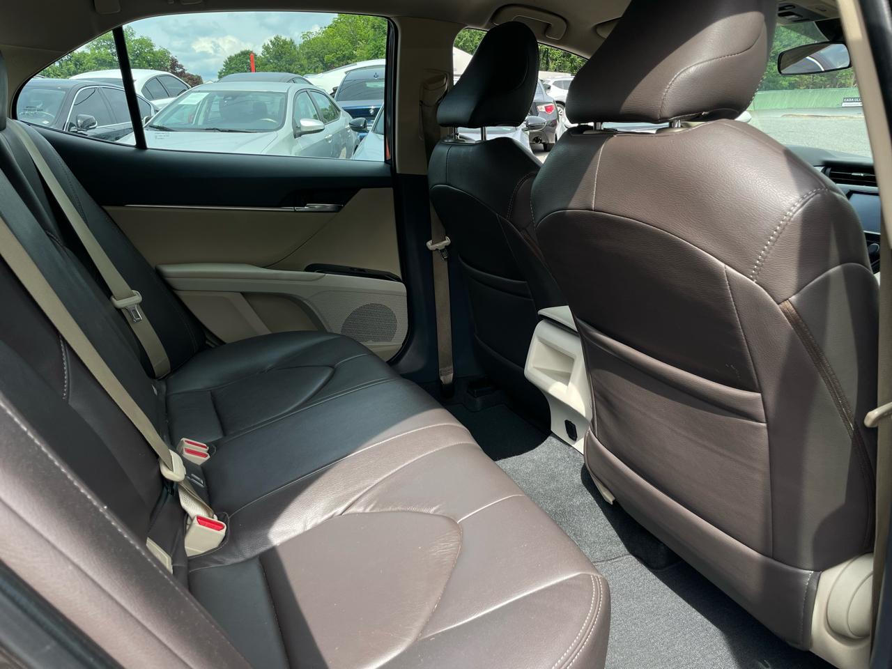 Toyota Camry L Auto (Natl) 2019