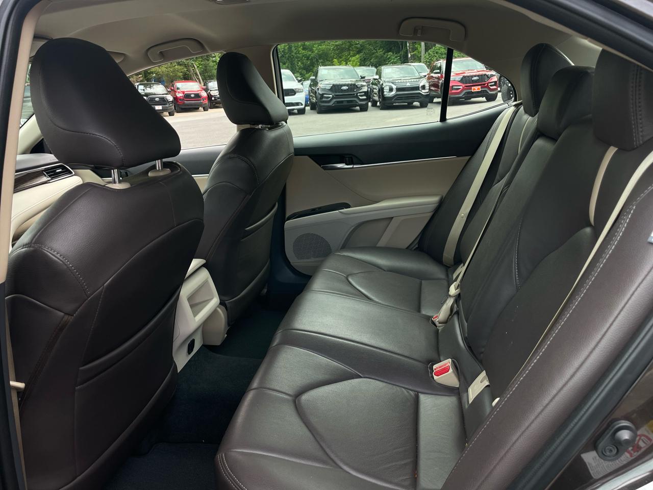 Toyota Camry L Auto (Natl) 2019