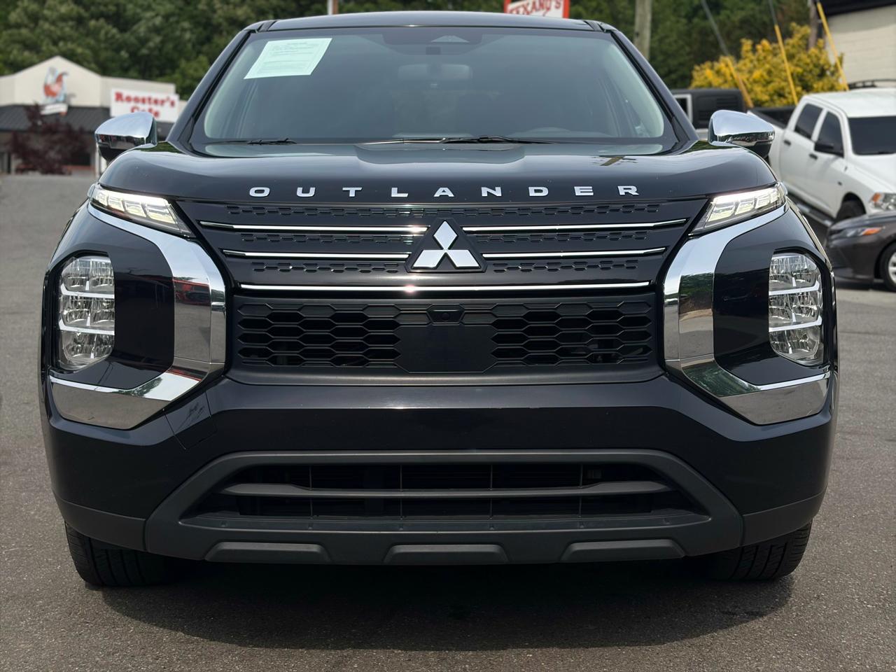 Mitsubishi Outlander ES FWD 2022