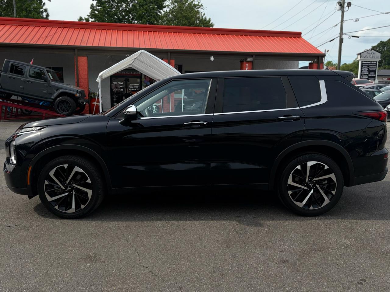 Mitsubishi Outlander ES FWD 2022