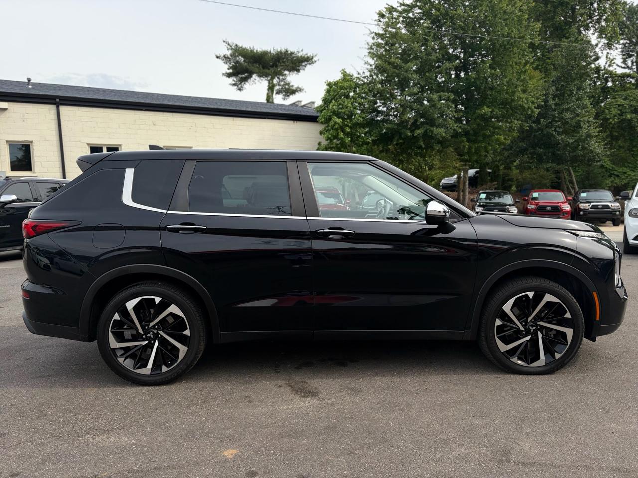 Mitsubishi Outlander ES FWD 2022