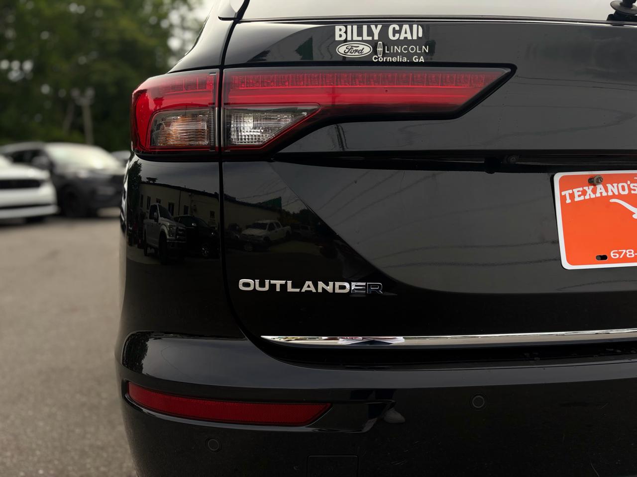 Mitsubishi Outlander ES FWD 2022