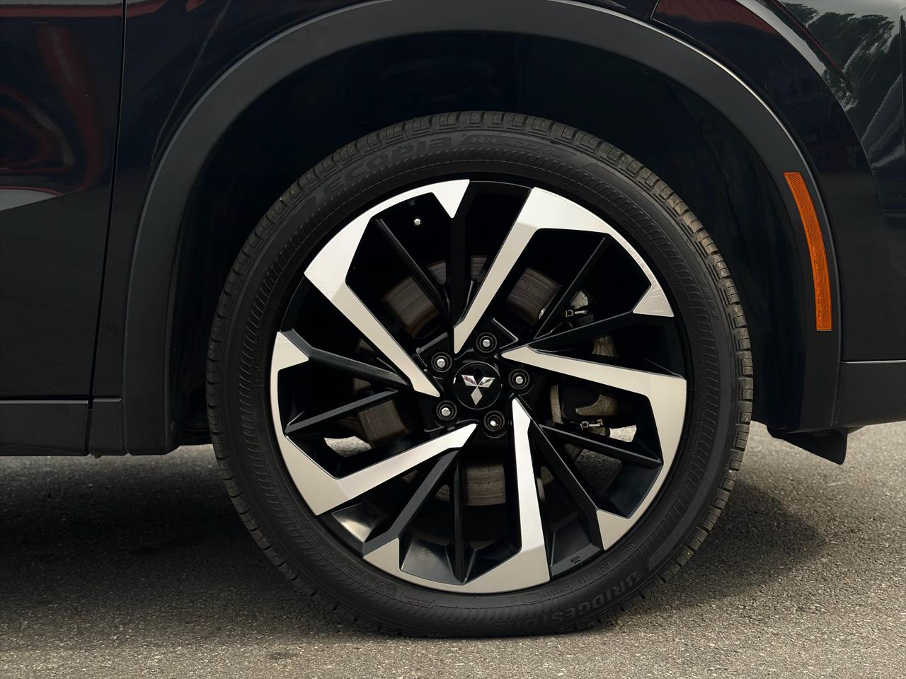 Mitsubishi Outlander ES FWD 2022