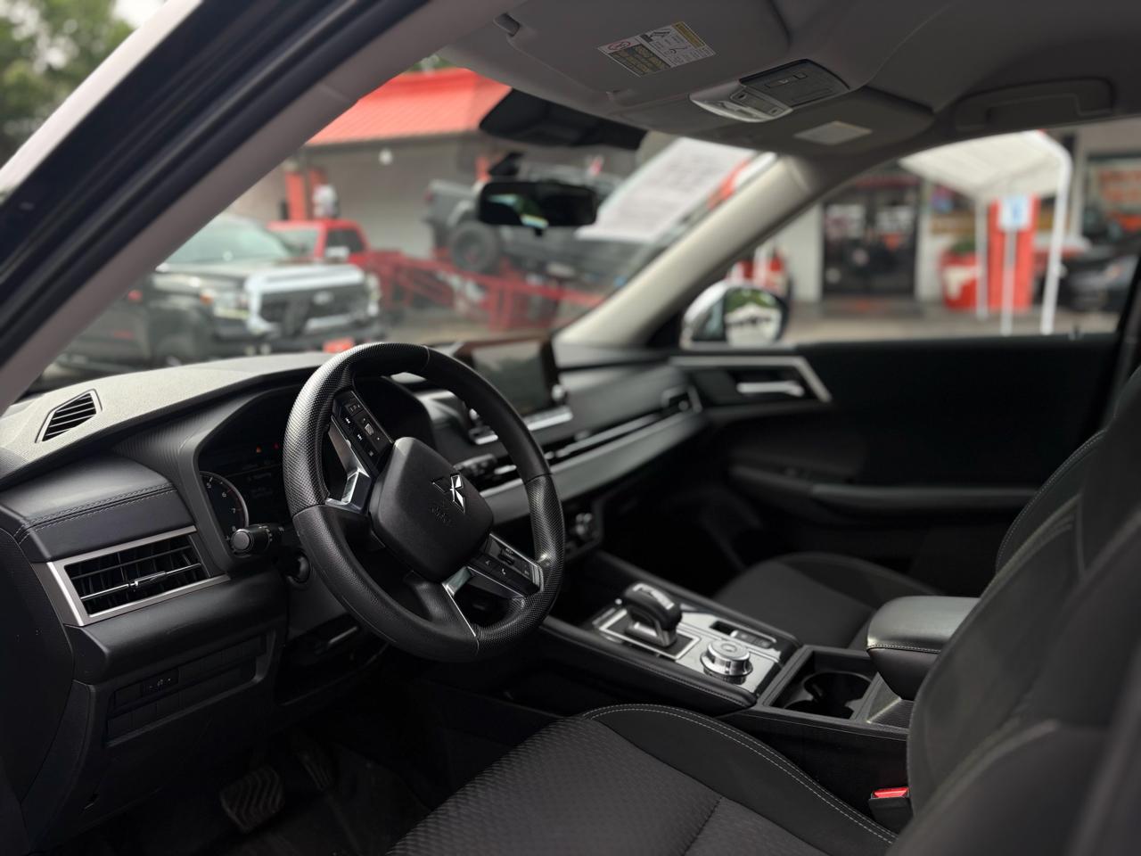 Mitsubishi Outlander ES FWD 2022