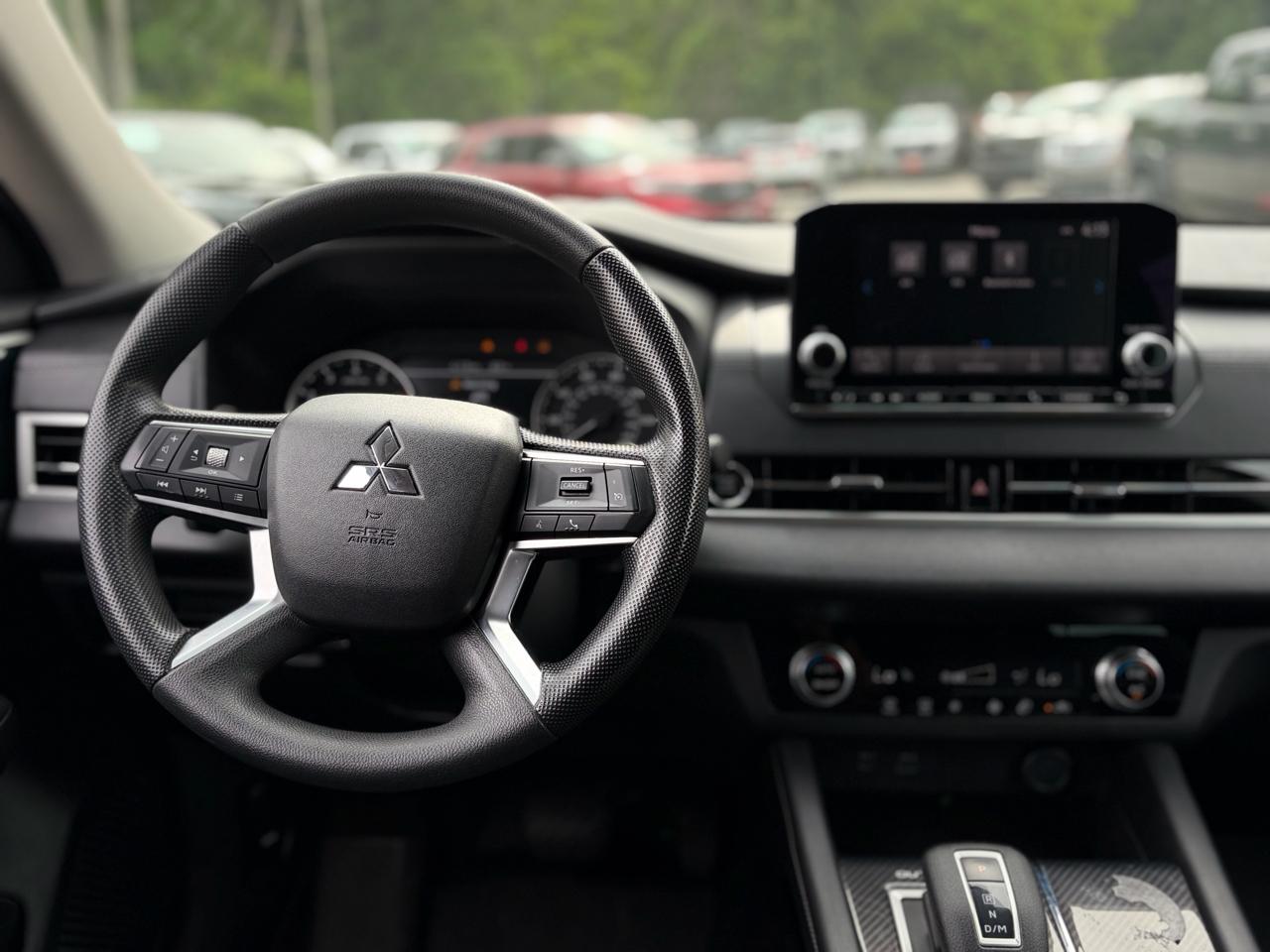 Mitsubishi Outlander ES FWD 2022