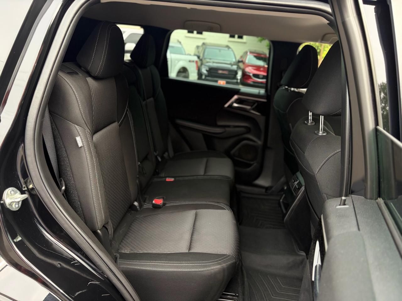 Mitsubishi Outlander ES FWD 2022