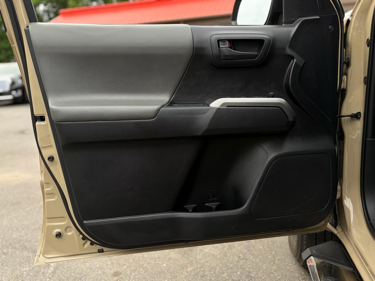 Toyota Tacoma 2WD TRD Off Road Double Cab 5' Bed V6 AT (Natl) 2020