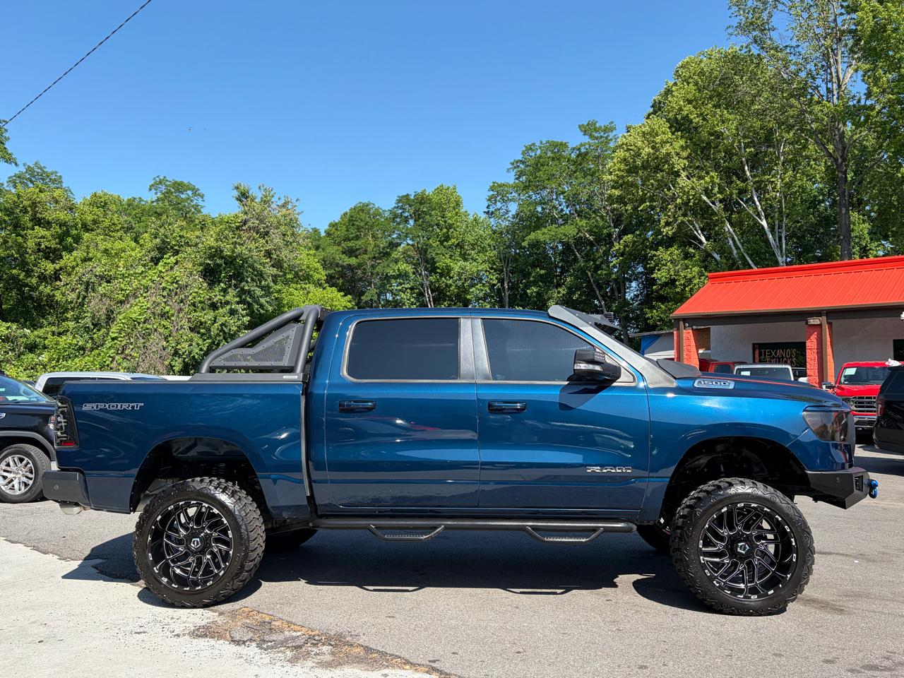 RAM 1500 Big Horn 4x2 Crew Cab 5'7" Box 2021