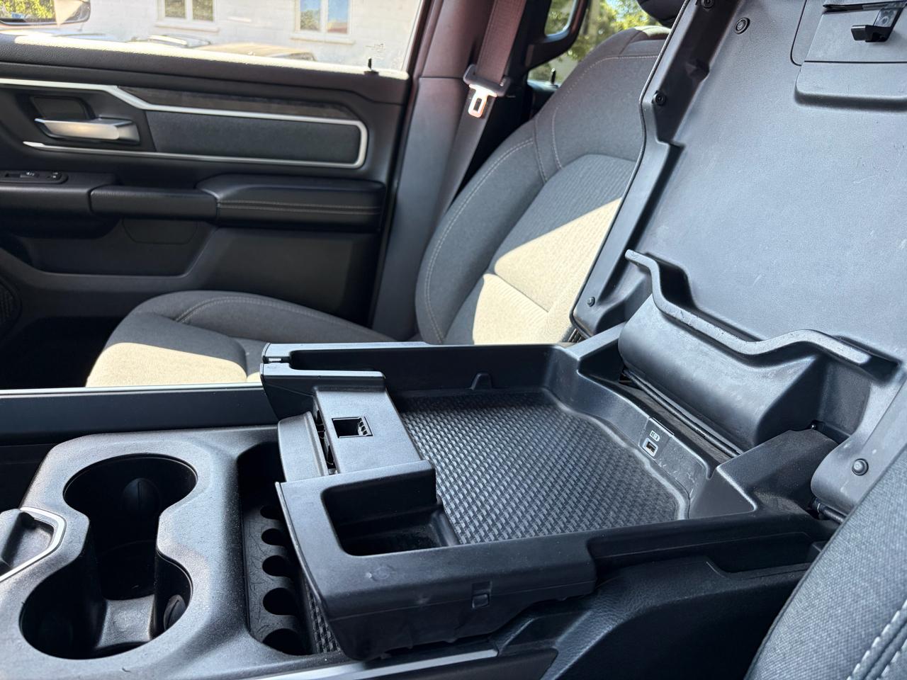 RAM 1500 Big Horn 4x2 Crew Cab 5'7" Box 2021