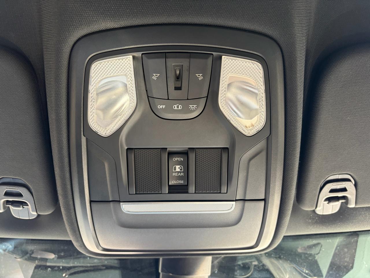 RAM 1500 Big Horn 4x2 Crew Cab 5'7" Box 2021