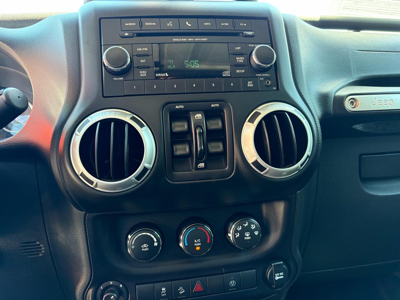 Jeep Wrangler Unlimited 4WD 4dr Sahara 2015