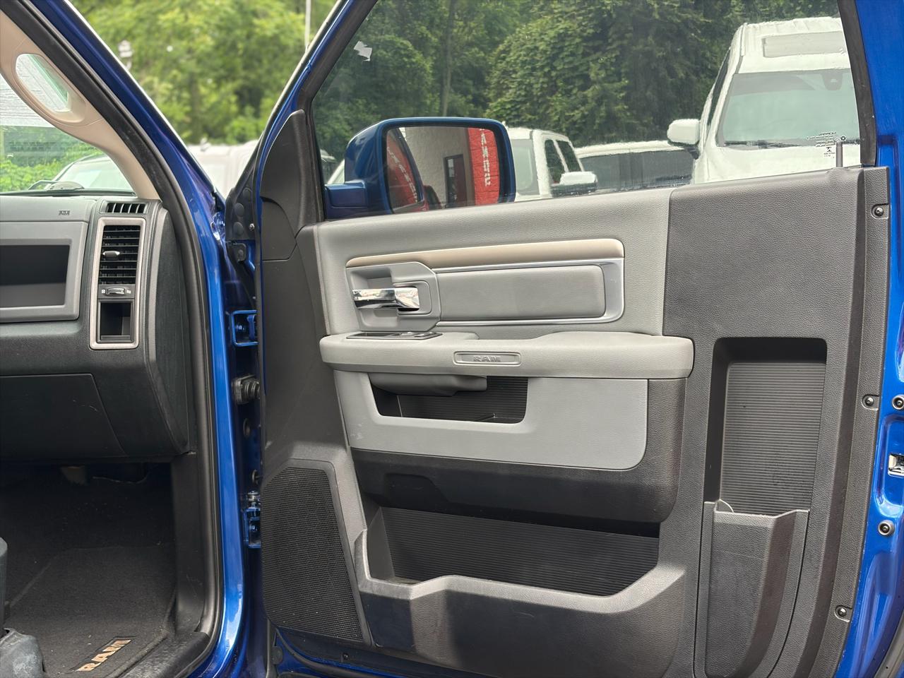 RAM 1500 2WD Reg Cab 120.5" Express 2015