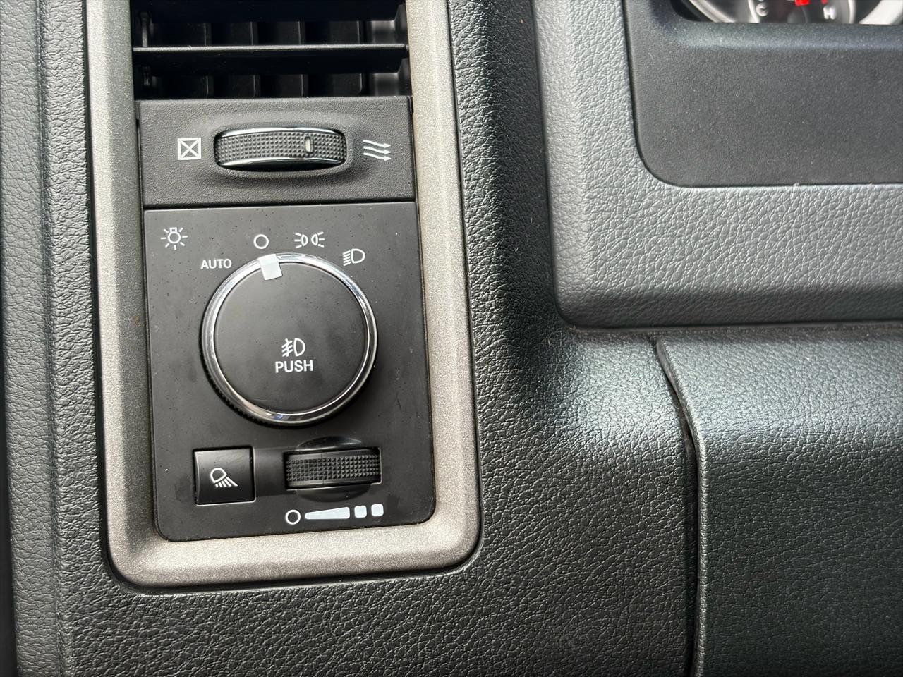 RAM 1500 2WD Reg Cab 120.5" Express 2015