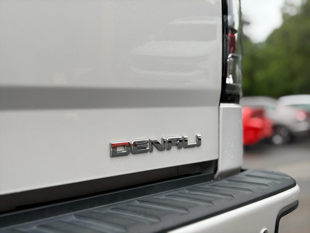 GMC Sierra 1500 4WD Crew Cab 143.5" Denali 2018
