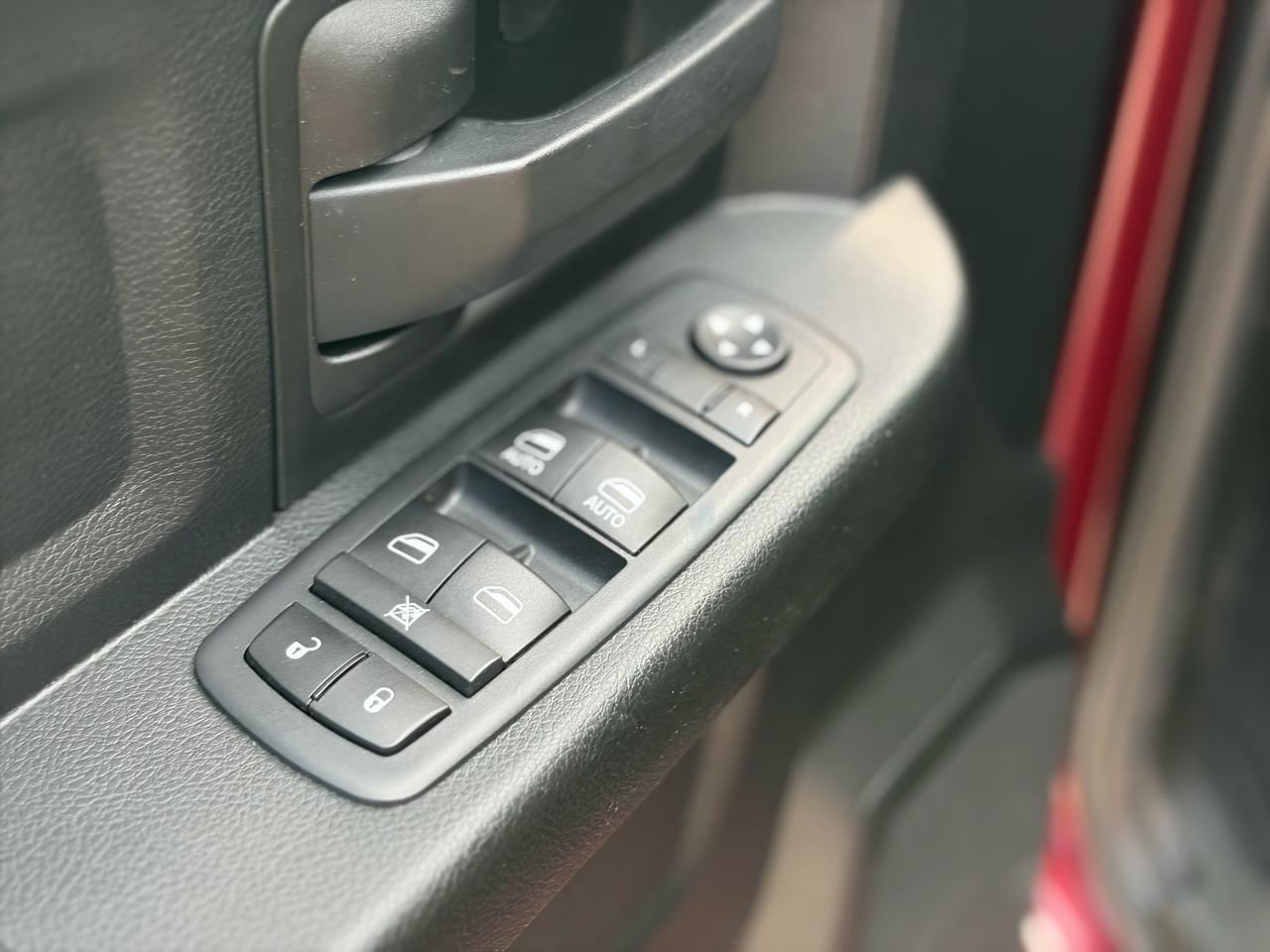 RAM 1500 Classic Express 4x2 Crew Cab 5'7" Box 2019