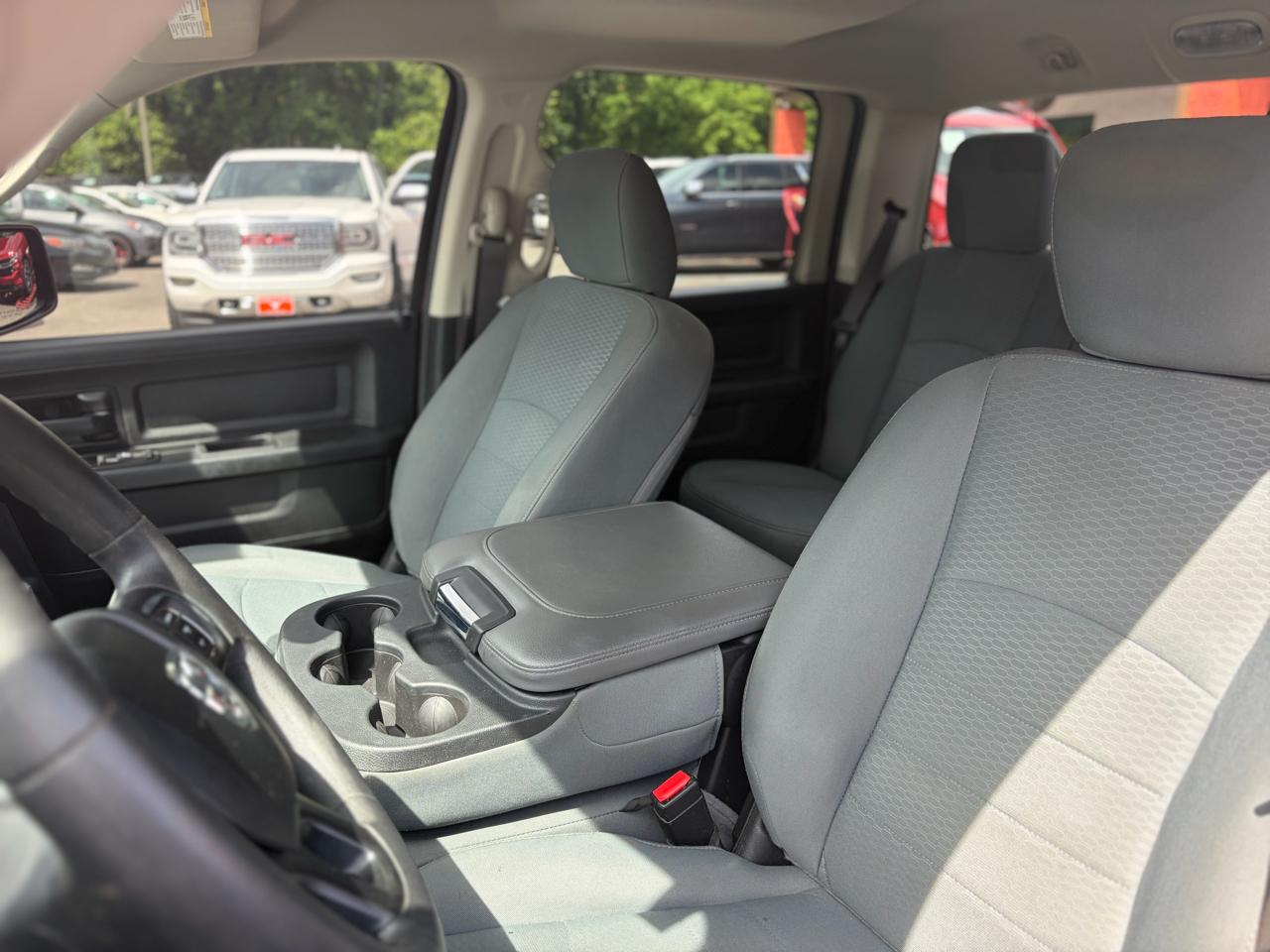 RAM 1500 Classic Express 4x2 Crew Cab 5'7" Box 2019