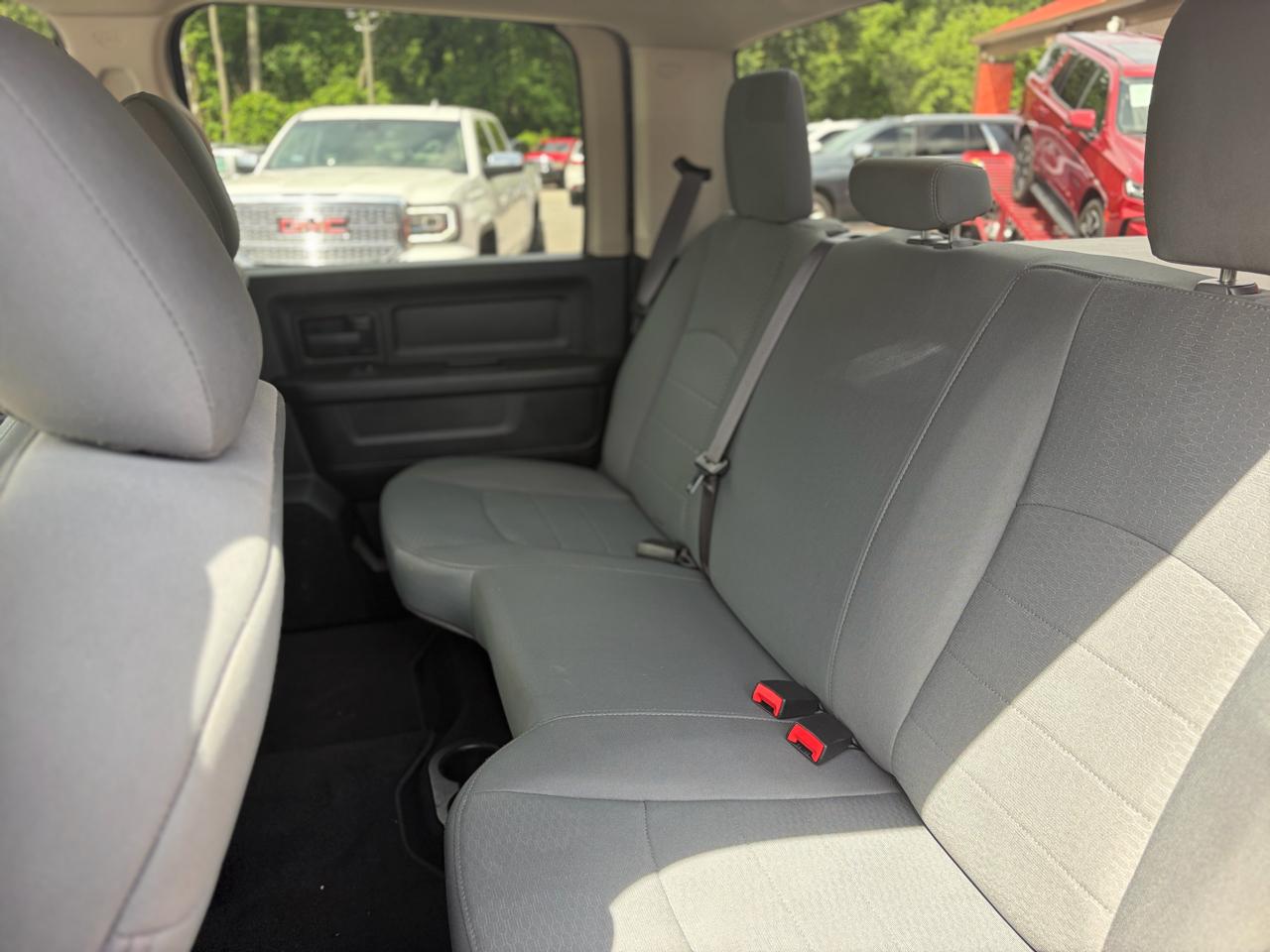 RAM 1500 Classic Express 4x2 Crew Cab 5'7" Box 2019