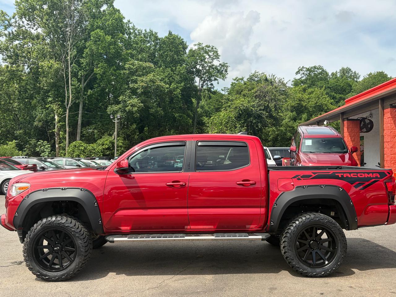 Toyota Tacoma 2WD SR5 Double Cab 5' Bed I4 AT (Natl) 2020
