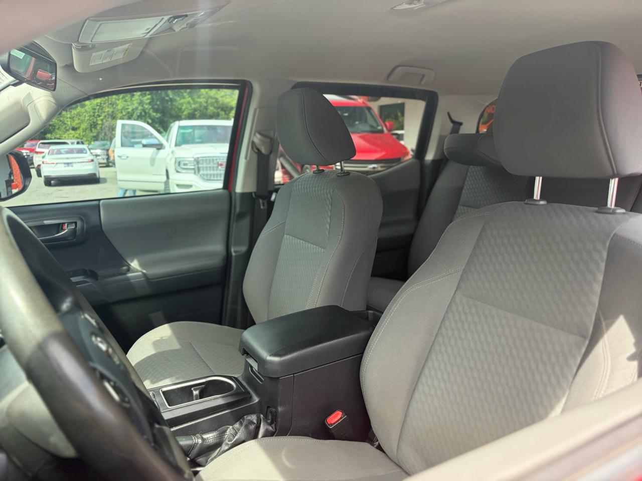 Toyota Tacoma 2WD SR5 Double Cab 5' Bed I4 AT (Natl) 2020