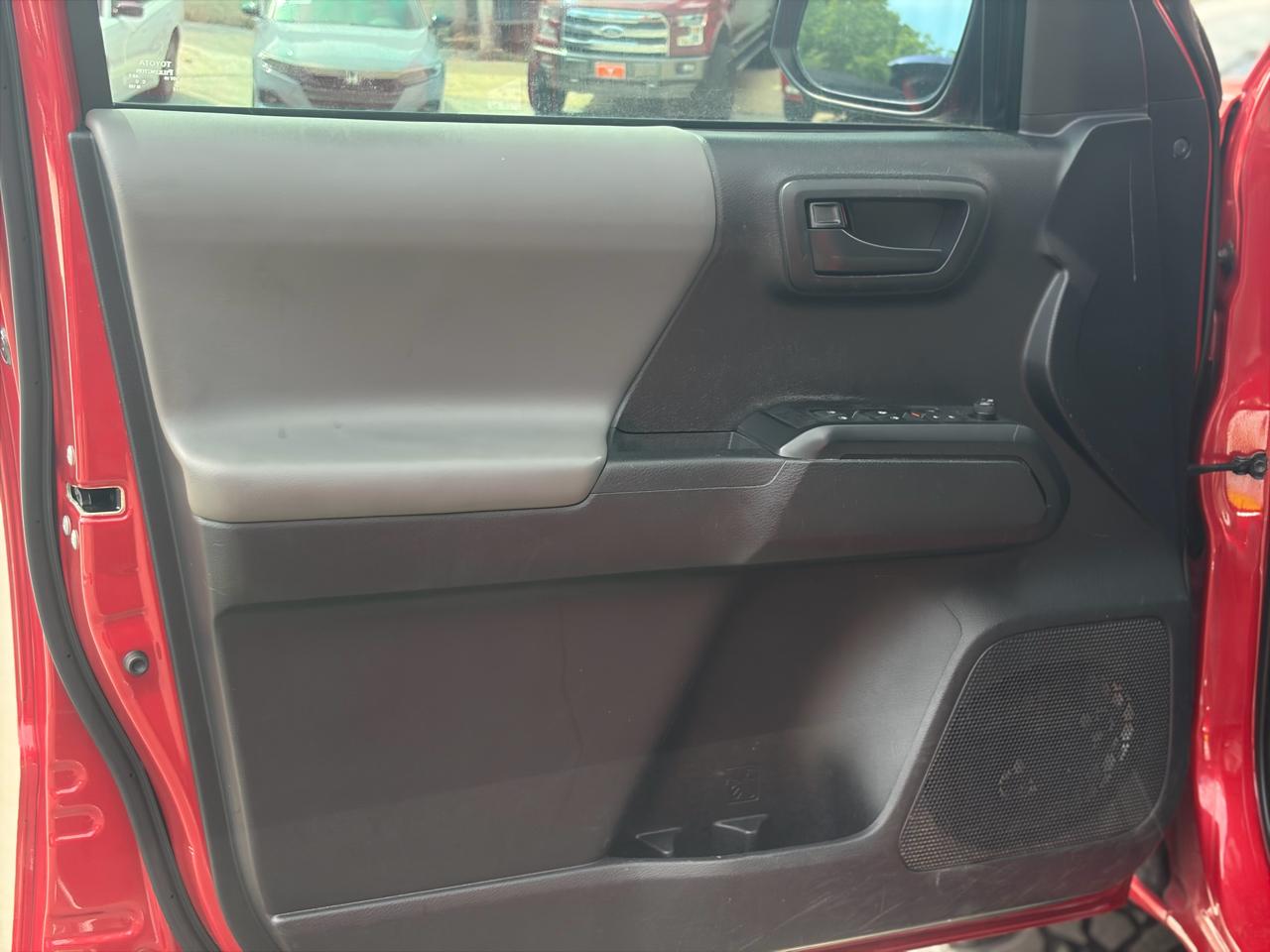 Toyota Tacoma 2WD SR5 Double Cab 5' Bed I4 AT (Natl) 2020