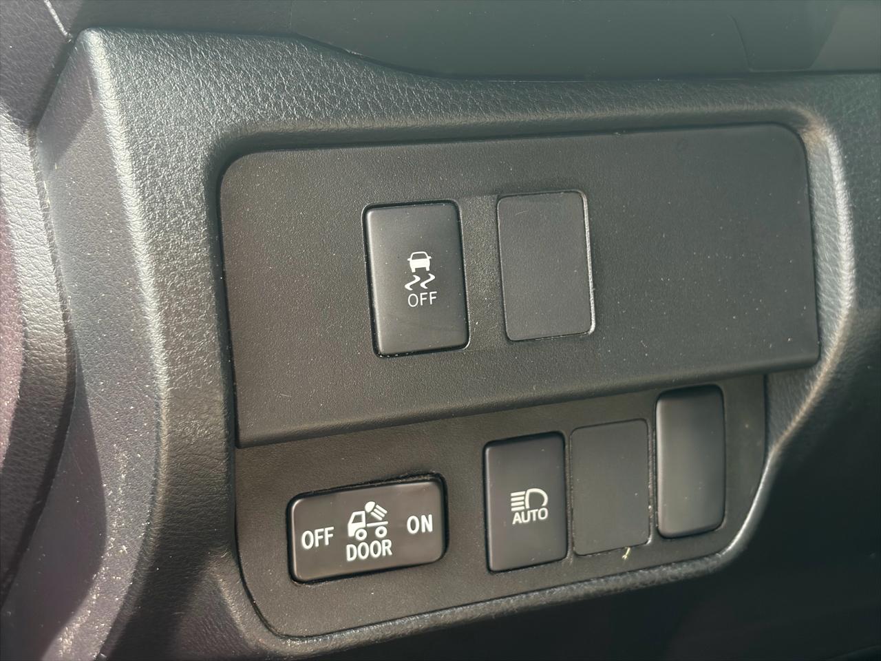 Toyota Tacoma 2WD SR5 Double Cab 5' Bed I4 AT (Natl) 2020