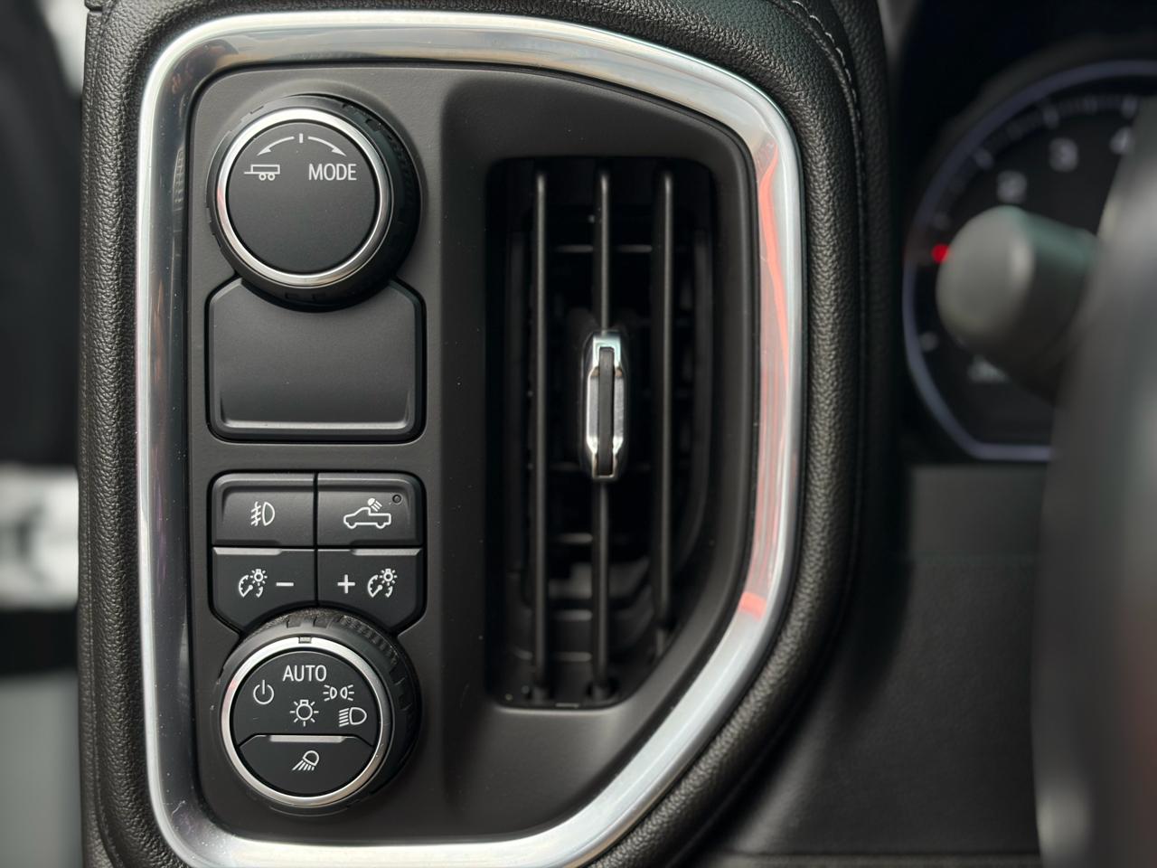 Chevrolet Silverado 1500 2WD Crew Cab 147" RST 2021